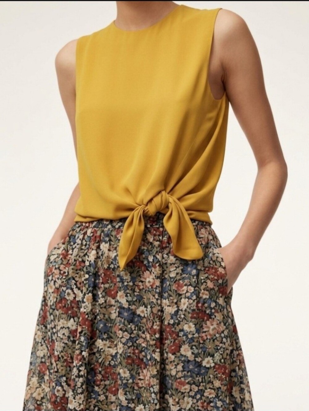 Aritzia Babaton Hopkins Flowy Asymmetrical Blouse Top / Sz XS / Mustard Yellow